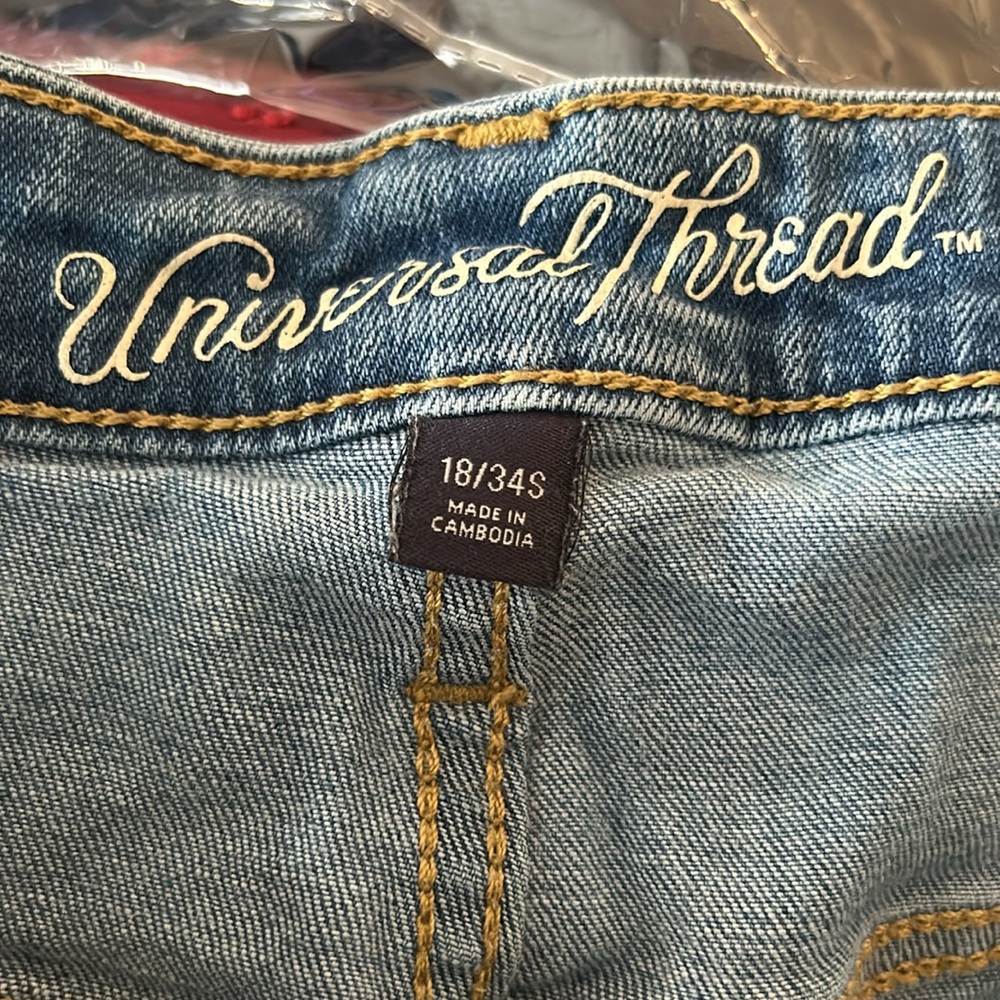 Universal Thread Jeans - Picture 3 of 3